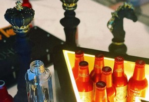 杭州给小费多的夜场招聘酒水促销员,是否需要轮班或者加班？