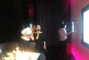 杭州日薪高的夜总会ktv招聘酒水销售员,是否需要具备一定的表演能力？