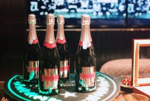 杭州萧山区闻堰街道附近夜总会招聘包厢管家,加班双倍工资吗？