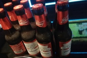 杭州余杭区闲林街道附近ktv招聘酒水促销员,(不需要工作服)