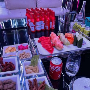 杭州特色：美食与娱乐并进的炒菜KTV体验