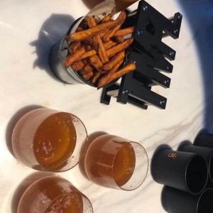 杭州哪里酒吧招聘包厢管家,是否可以接受调休或者请假？